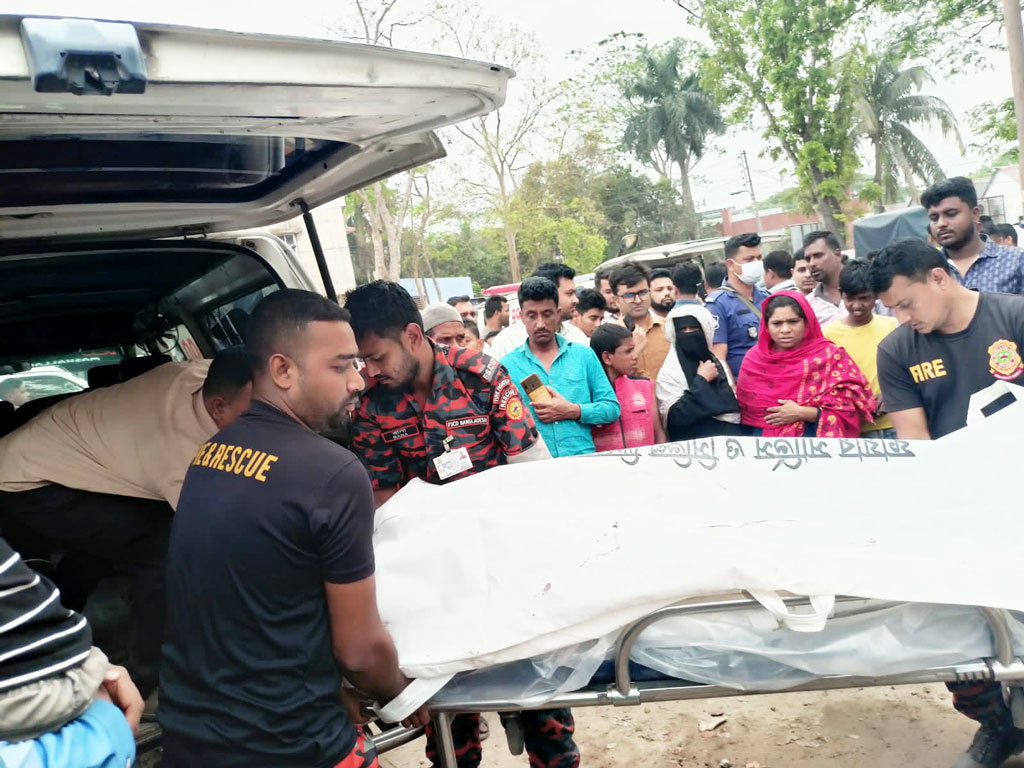 সড়ক দুর্ঘটনায় মৃত্যু: সার্টিফিকেট তোলা হলো না বাকৃবির মিমির 