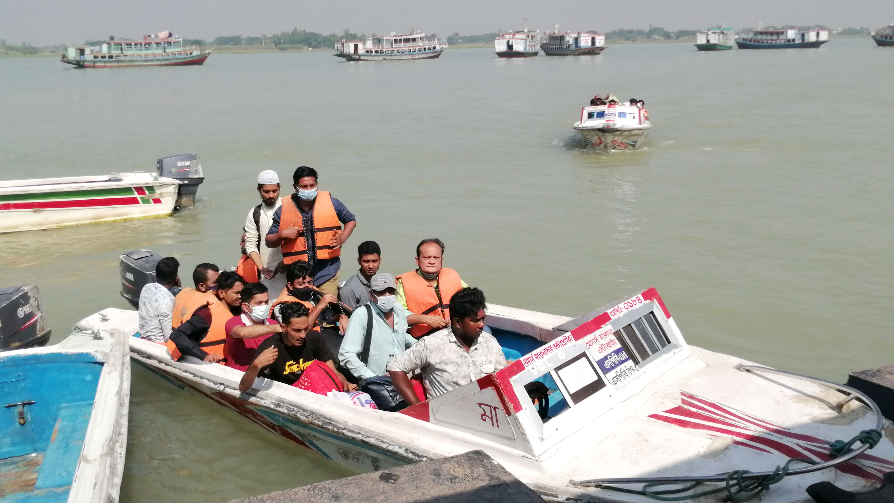 শৃঙ্খলা ফিরে এসেছে বাংলাবাজার স্পিডবোট ঘাটে