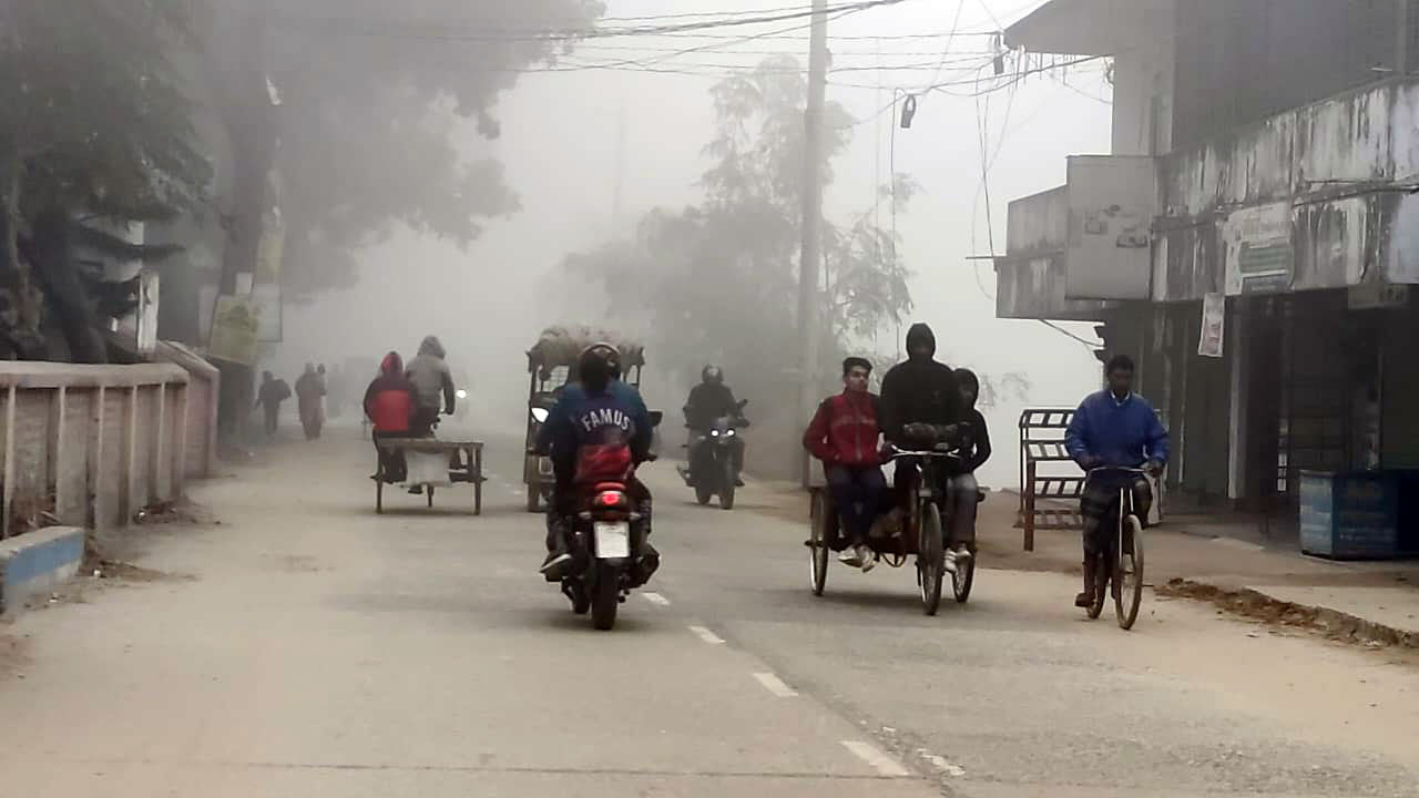 আবারও দেশের সর্বনিম্ন তাপমাত্রা দিনাজপুরে, শীতে কাঁপছে মানুষ