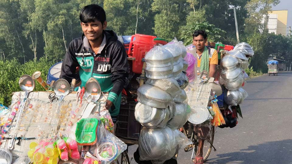 দুই চাকায় জীবিকা