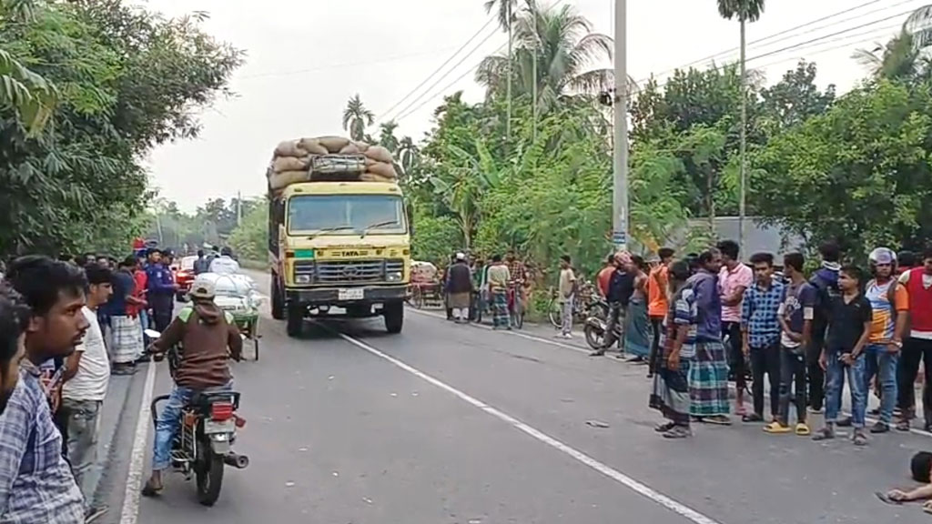 রাজবাড়ীতে ট্রাক-মোটরসাইকেল মুখোমুখি সংঘর্ষে নিহত ২