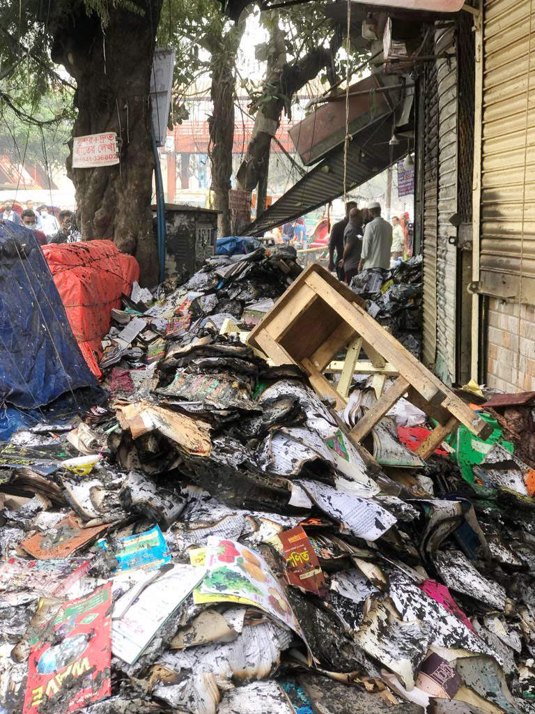 গত পরশু যেখানে ছিল সারি সারি বই। আজ সেখানে ভেজা বইয়ের স্তূপ 