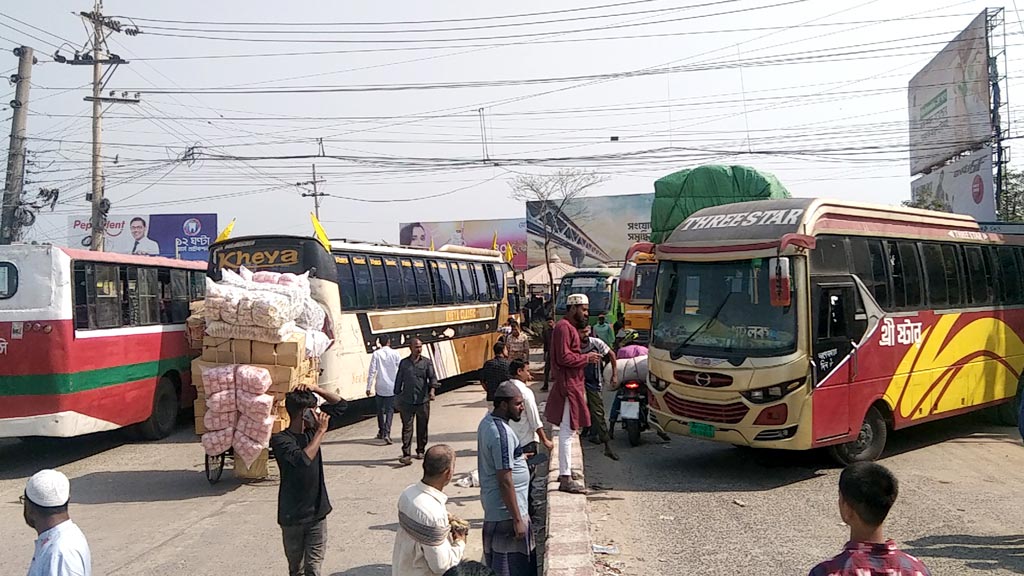 শিক্ষক, কিশোরসহ প্রাণ গেল পাঁচজনের