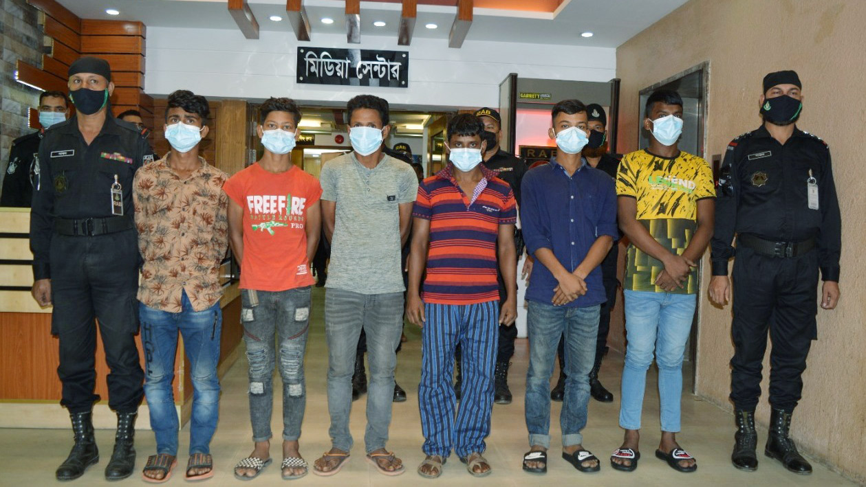 যাত্রী সেজে চালককে হত্যা করে ইজিবাইক ছিনতাই, গ্রেপ্তার ৬