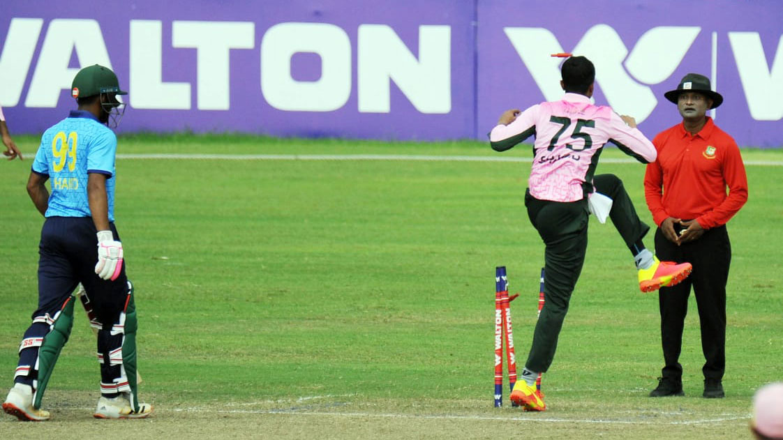 ৩ ম্যাচ নিষেধাজ্ঞা আর ৫ লাখ টাকা জরিমানা সাকিবের