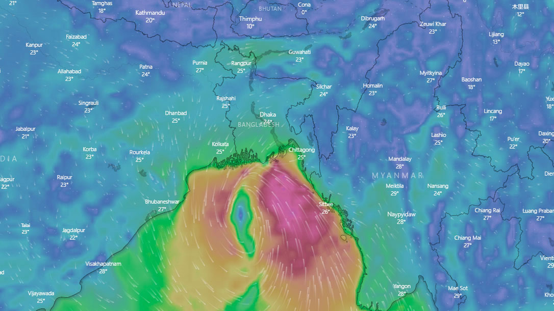 পায়রা বন্দর থেকে ৬০০ কিলোমিটারে দূরে সিত্রাং