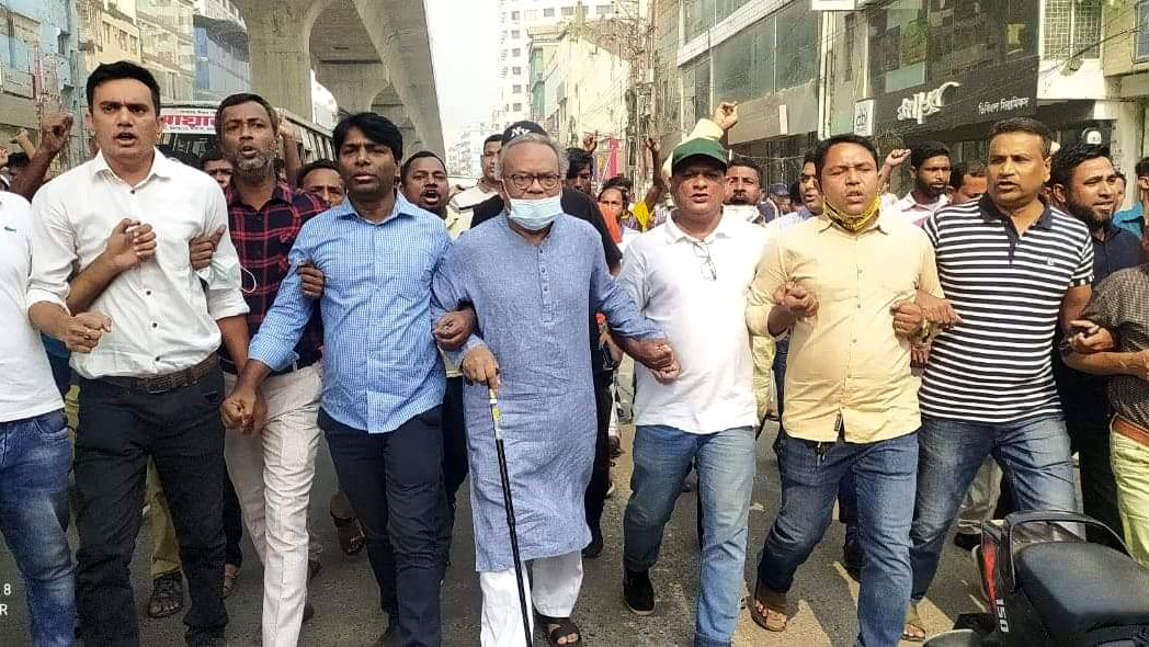 খালেদা জিয়ার মুক্তি ও চিকিৎসার দাবিতে রাজধানীতে বিএনপির বিক্ষোভ মিছিল