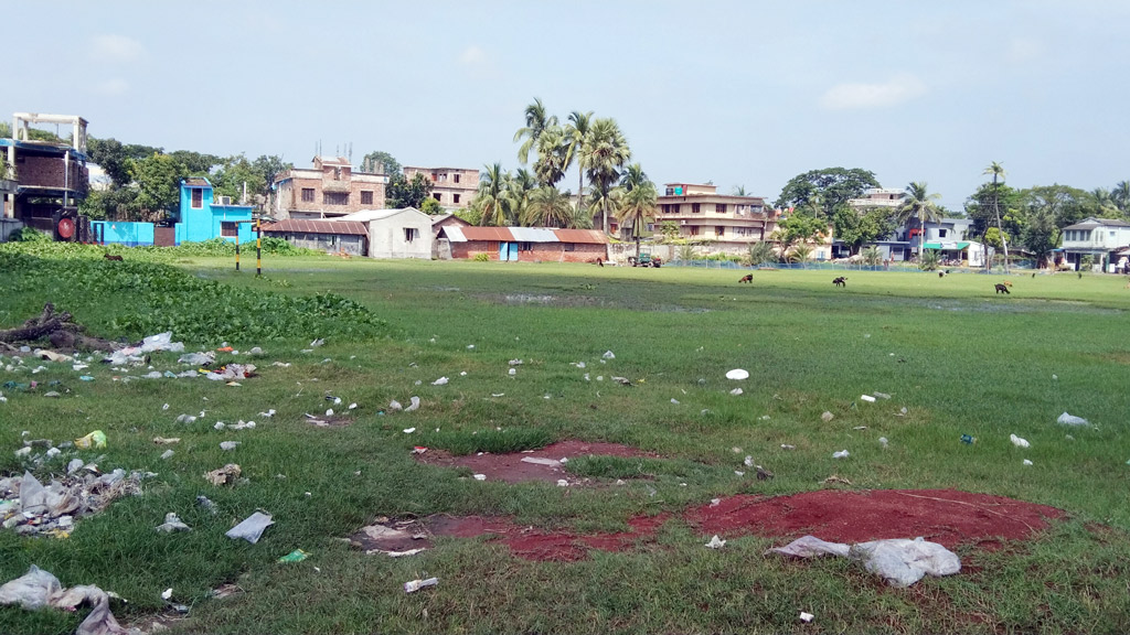 প্রস্তাবিত মিনি স্টেডিয়াম যেন পশুচারণ ভূমি