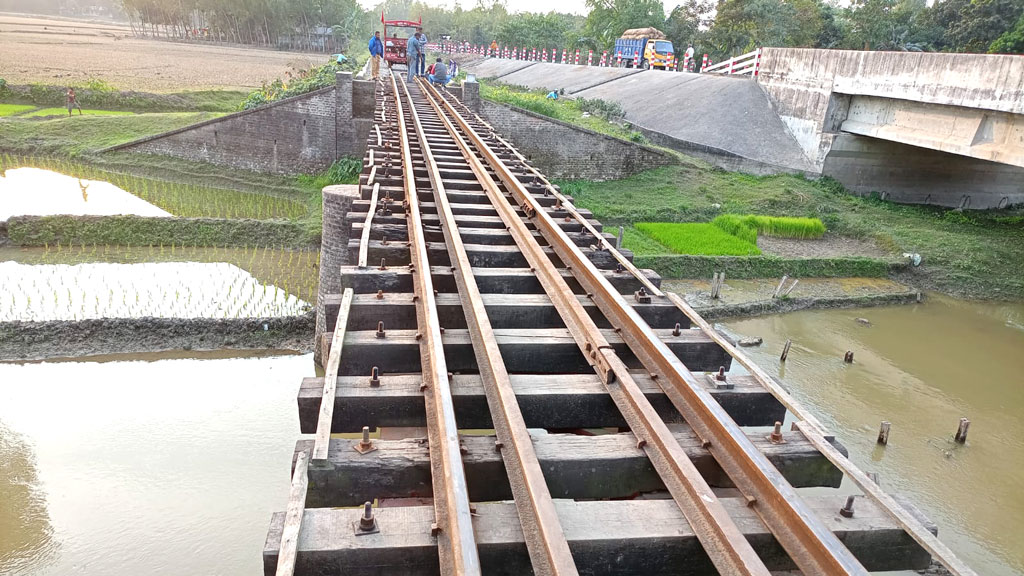 কুড়িগ্রাম-রংপুর রেললাইনে নাশকতা, এক রাতে ১০ নাট-বল্টু উধাও 