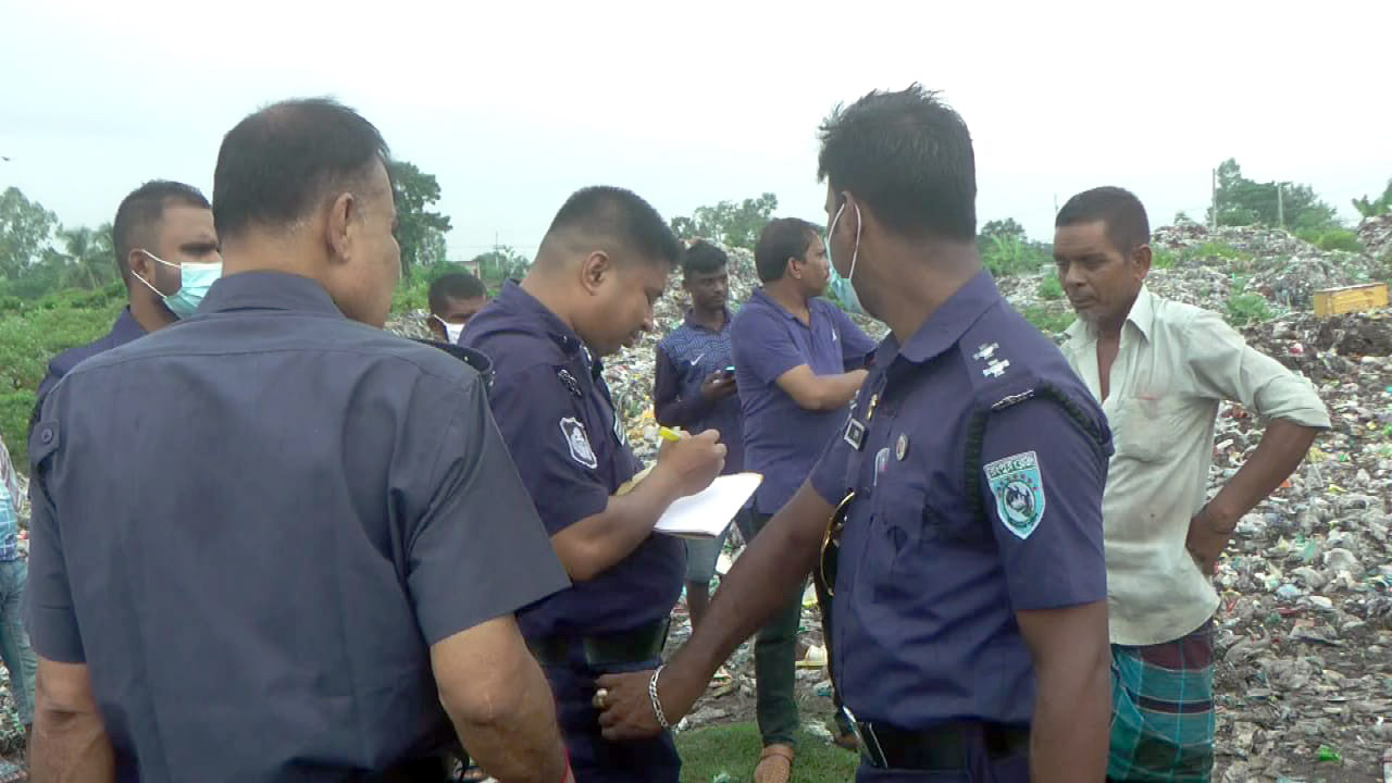 ময়লার ভাগাড় থেকে মাথা থেঁতলানো অজ্ঞাতপরিচয় নারীর লাশ উদ্ধার