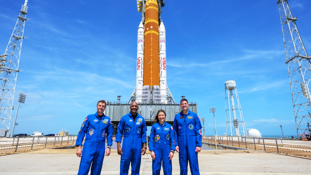 ৫৩ বছর পর চাঁদের পথে মানুষ, সফলভাবে শুরু ‘আর্টেমিস-২’ মিশন