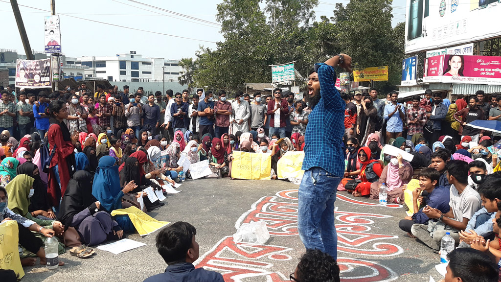 বশেমুরবিপ্রবির ছাত্রীকে দলবদ্ধ ধর্ষণের ঘটনায় গ্রেপ্তার ৩