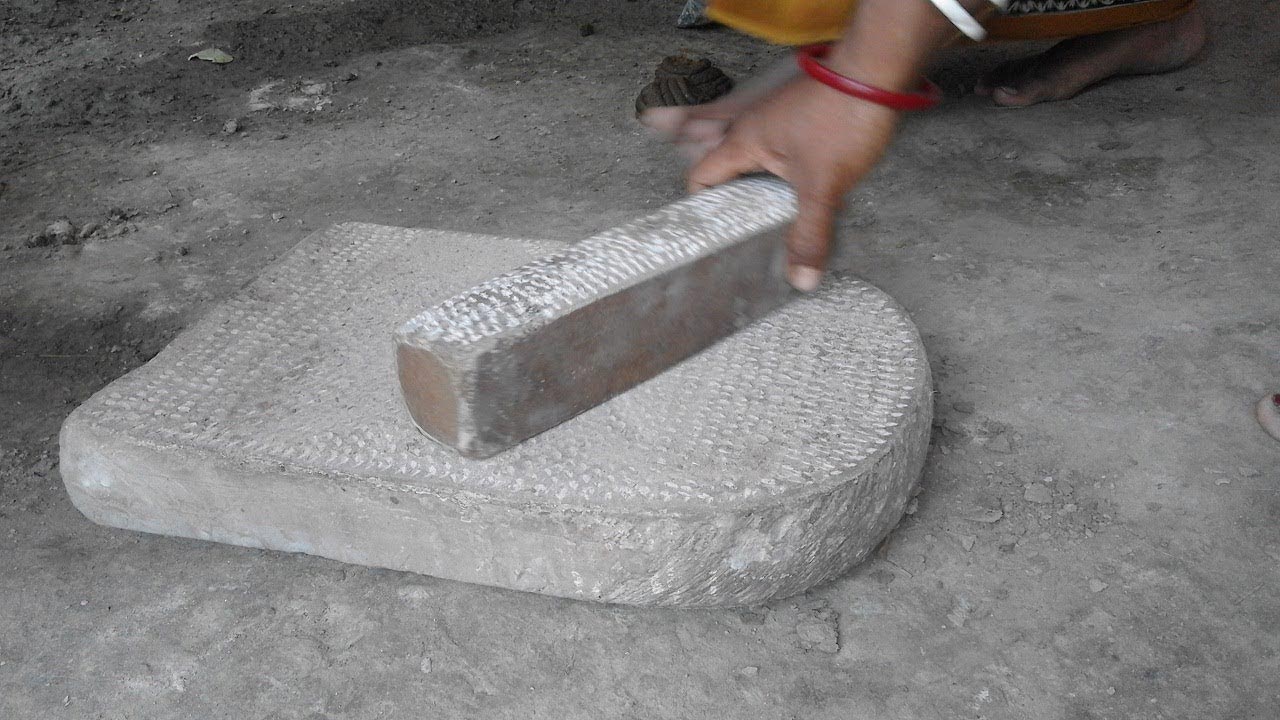 হোসেনপুরে শিলপাটা তৈরি করে স্বাবলম্বী গৃহবধূ