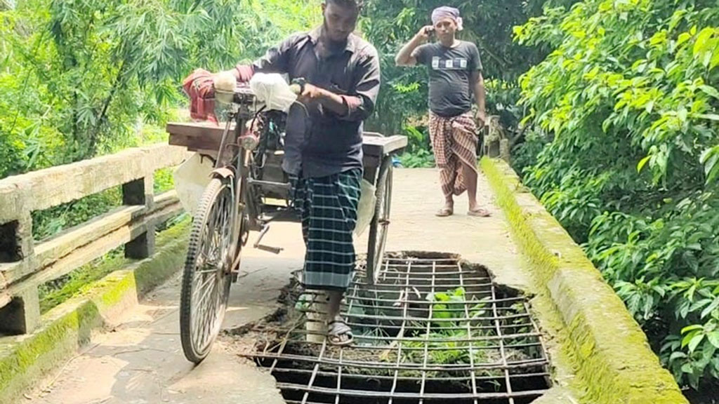 ৫ বছর ধরে সেতু ভাঙা  সংস্কারে নেই উদ্যোগ