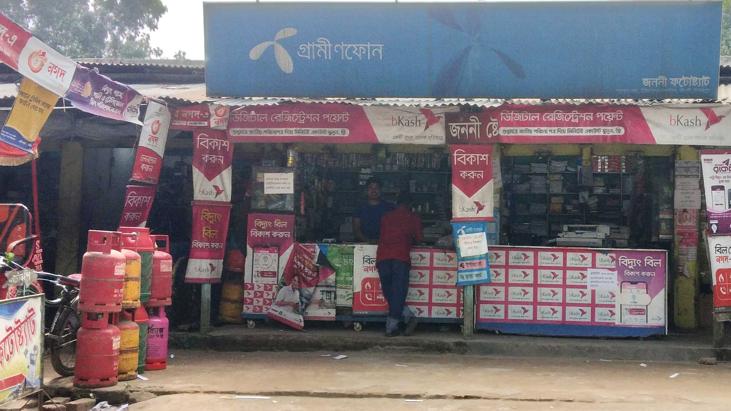 আগুন নিয়ে ব্যবসা, নেই প্রশাসনের নজরদারি