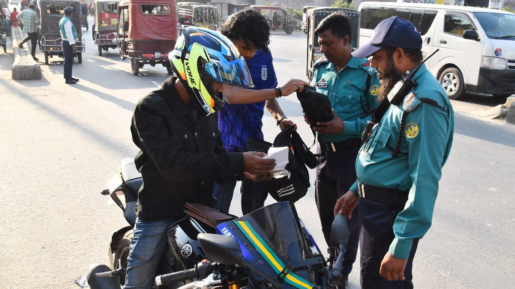 বিএনপির সমাবেশ: রাজশাহীতে নেতা-কর্মীদের বিরুদ্ধে মামলা, চলছে ধরপাকড়