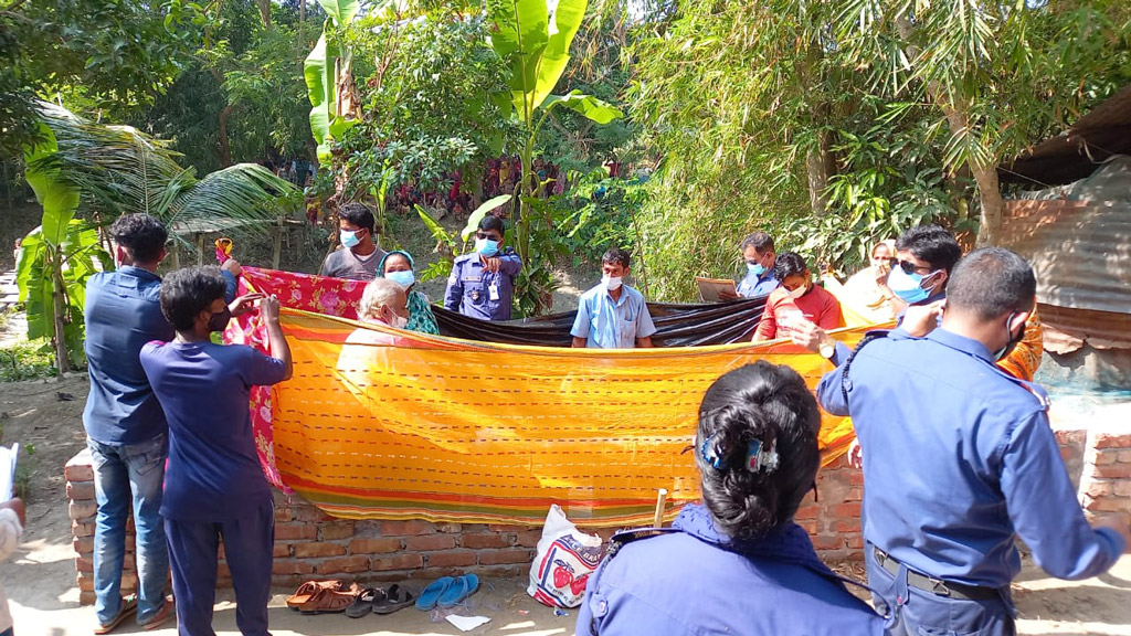 দাফনের আড়াই মাস পর তোলা হলো অন্তঃসত্ত্বা গৃহবধূর মরদেহ