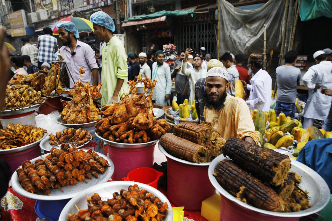 ঢাকার ইফতার বাজার