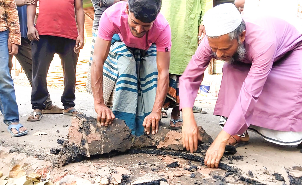 হাতের টানেই উঠে যাচ্ছে কার্পেটিং