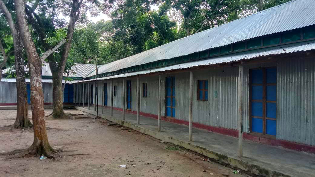 ঝরে গেছে ৪০ শতাংশ শিক্ষার্থী
