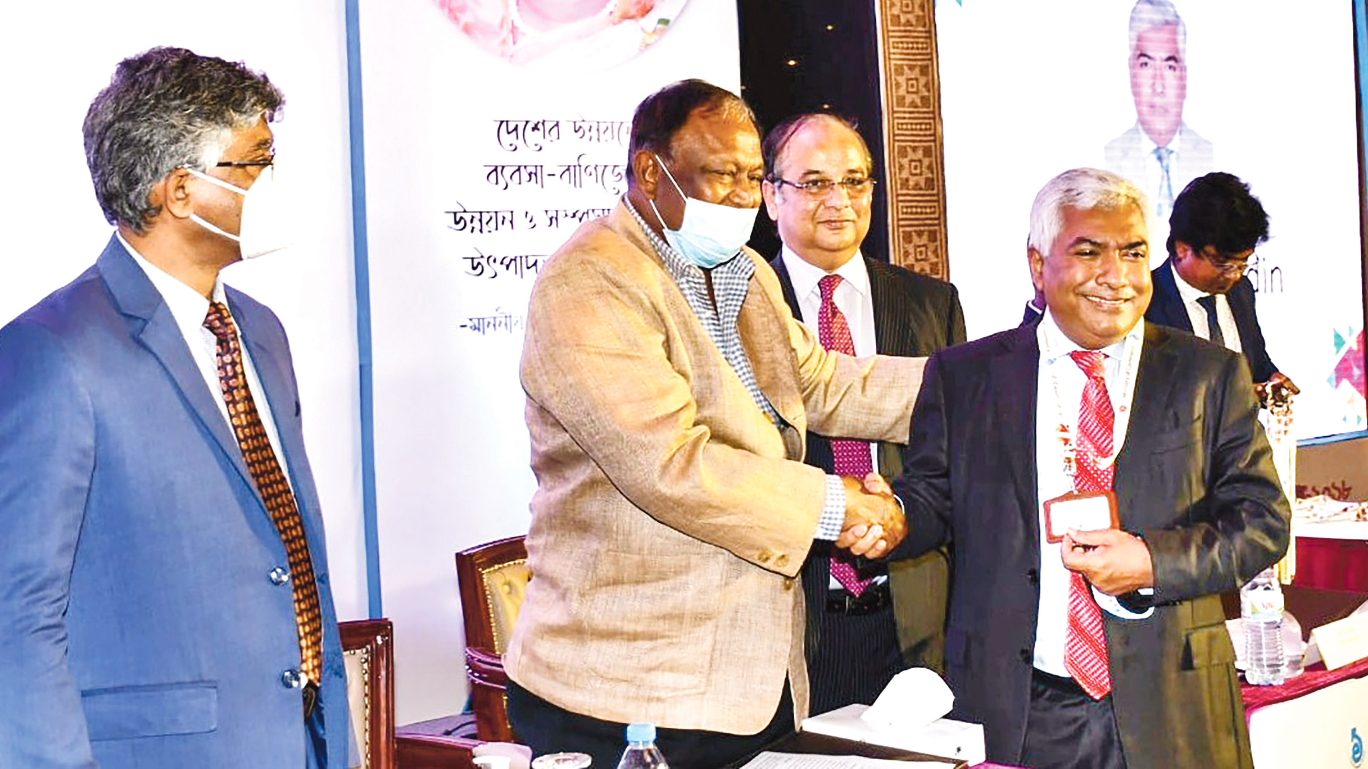 সিআইপি কার্ড পেলেন ১৭৬ ব্যবসায়ী