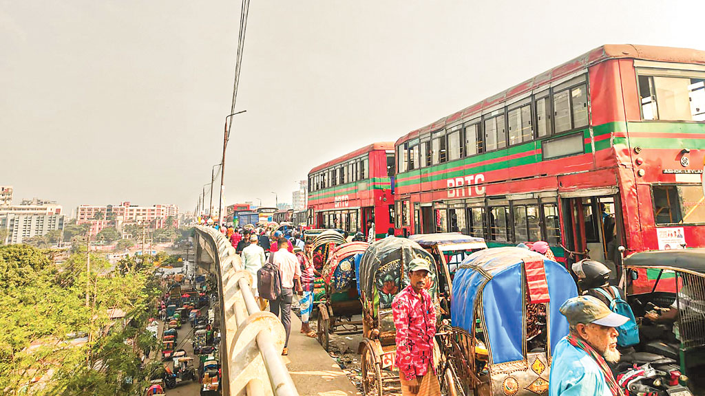 বাবুবাজার সেতুর যানজটে ভোগান্তিতে লাখো মানুষ