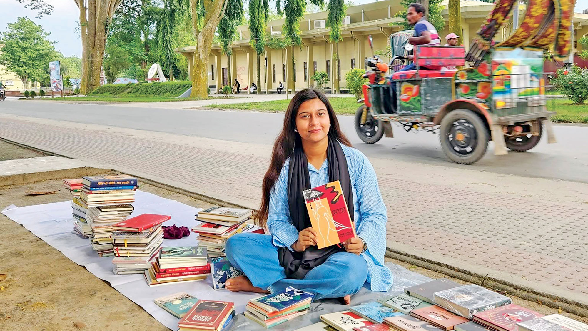 বইয়ের ঘ্রাণে মিমের স্বপ্ন বোনা