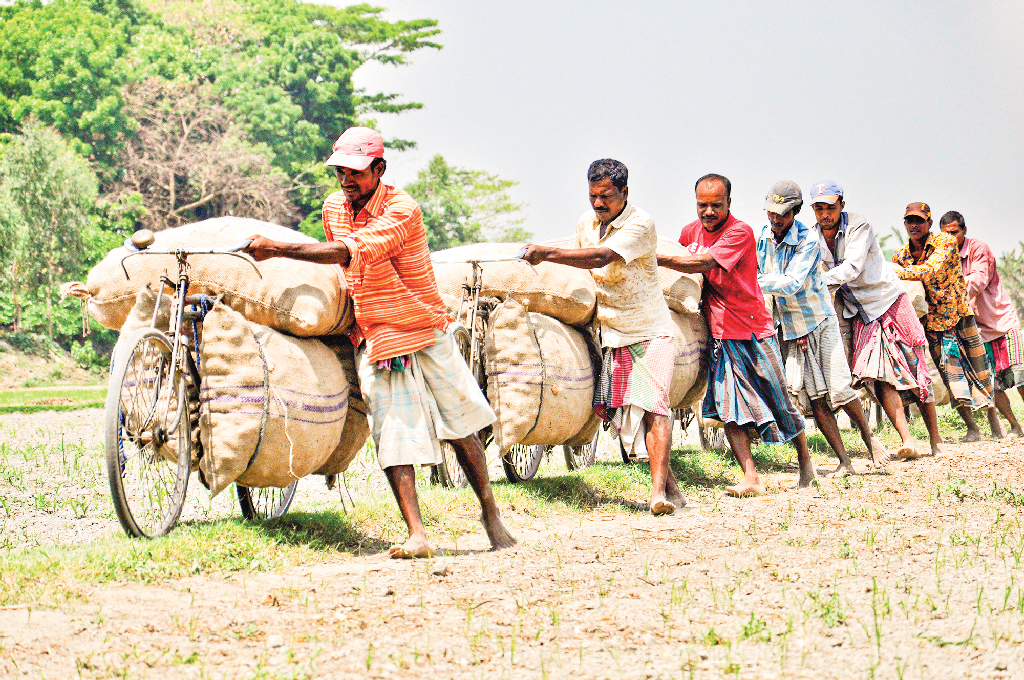 ‘দেশ মানে এক লোকের পাশে অন্য লোক’