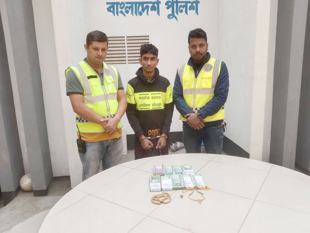 চুরি হওয়া ৫ লাখ টাকা ও স্বর্ণালংকার উদ্ধার