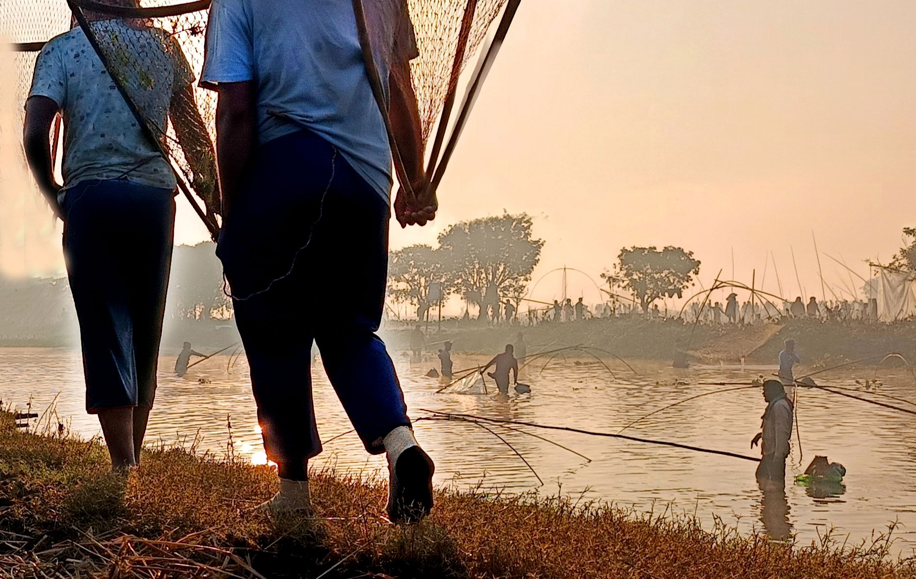 দেশের বিভিন্ন অঞ্চল থেকে মৌসুমি শিকারিরা এসেছেন এই উৎসবে।