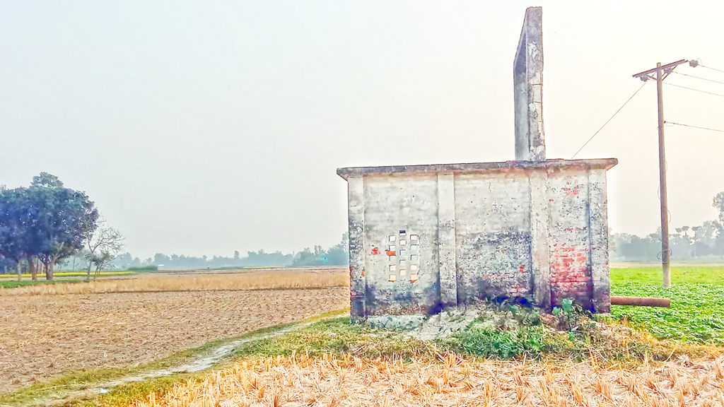 জয়পুরহাটের ক্ষেতলাল: গভীর নলকূপ চালু হয়নি ১৮ বছরেও
