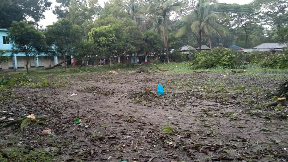 ‘ডিসি আমবাগান’ কাটা নিয়ে উত্তাপ এলাকায়