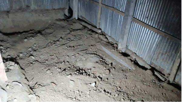 রান্না ঘরের মাটি খুঁড়তেই মিললো গৃহবধূর গলিত মরদেহ