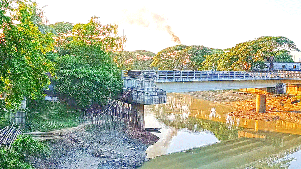 জমি অধিগ্রহণ জটিলতা বন্ধ সেতুর নির্মাণকাজ