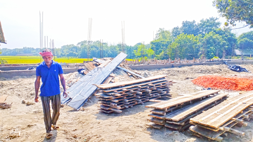 ময়মনসিংহের নান্দাইল: অধিগ্রহণ করা জায়গায় আ.লীগ নেতার মার্কেট