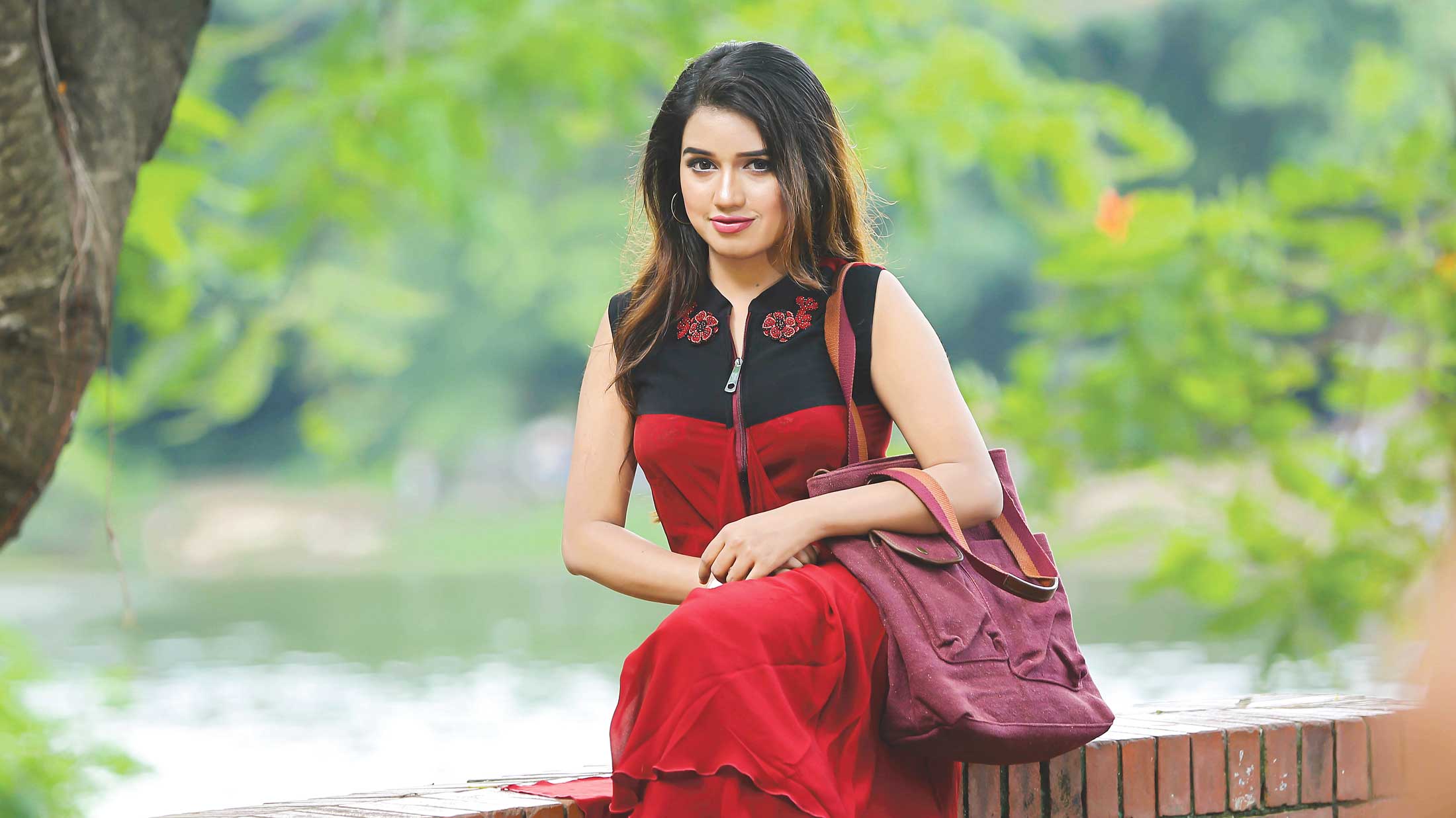 যখন যেমন ব্যাগ