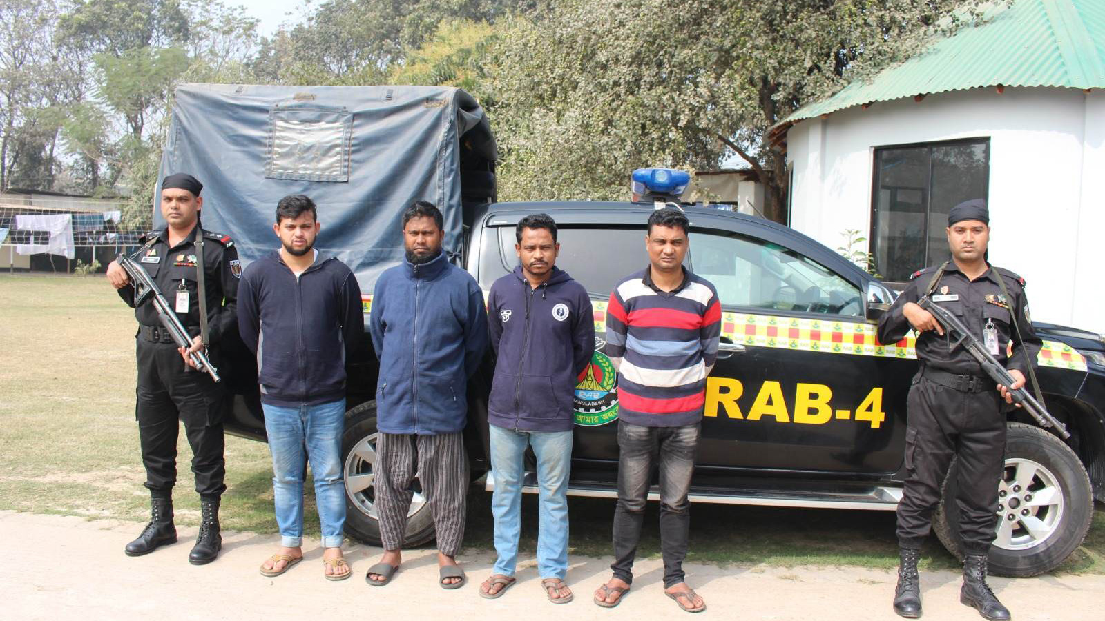 সাভারে চাকরি দেওয়ার কথা বলে ডেকে নিয়ে হত্যার ঘটনায় গ্রেপ্তার ৪