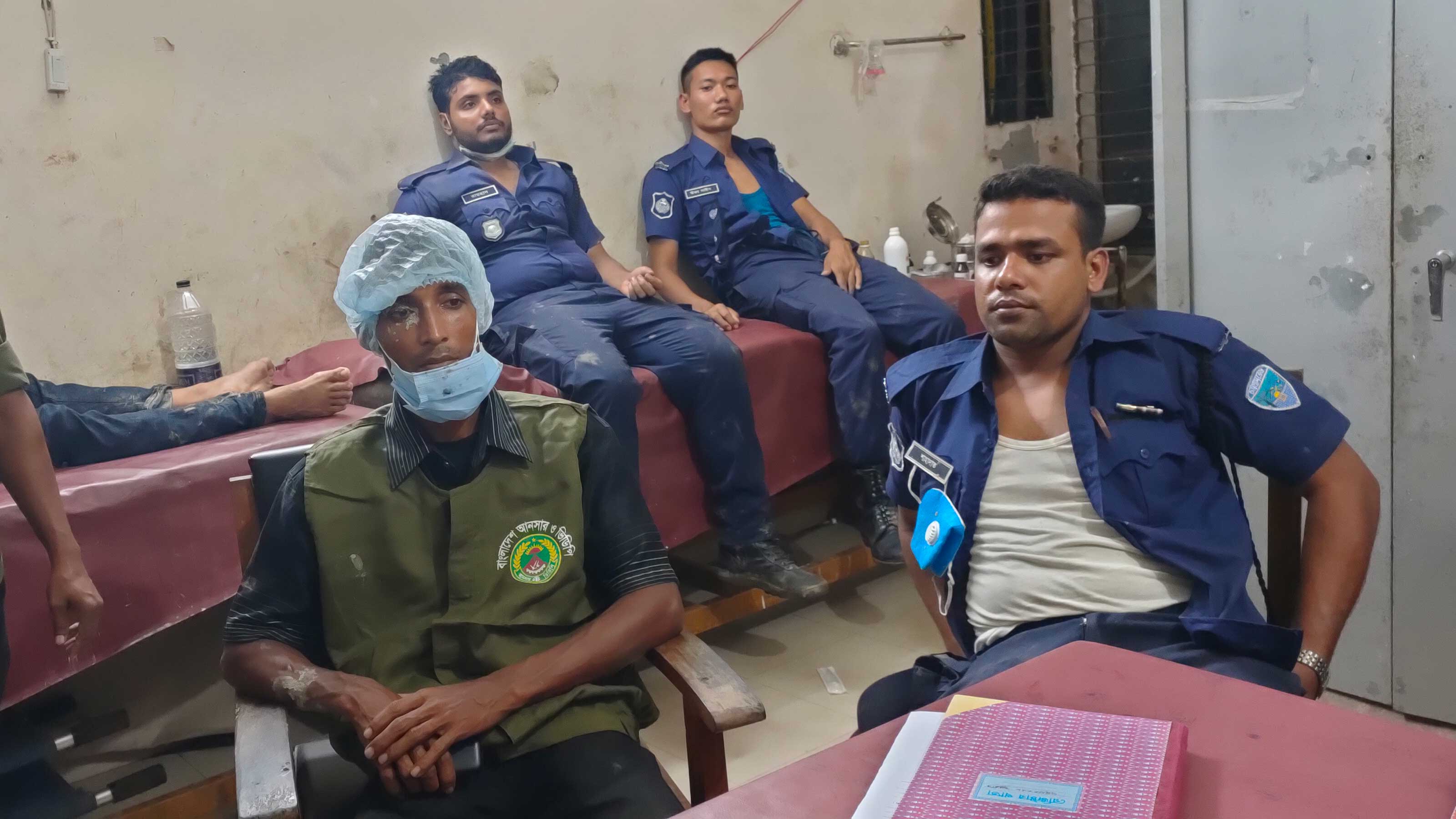 নোয়াখালীর সুবর্ণচরে ভোট কেন্দ্রে পরাজিত মেম্বার প্রার্থীর হামলা