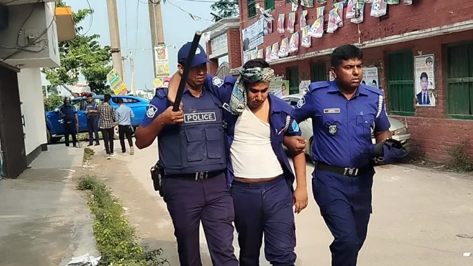 গজারিয়ায় পুলিশের ওপর হামলা: ইউপি চেয়ারম্যানসহ ২১৭ জনের বিরুদ্ধে মামলা