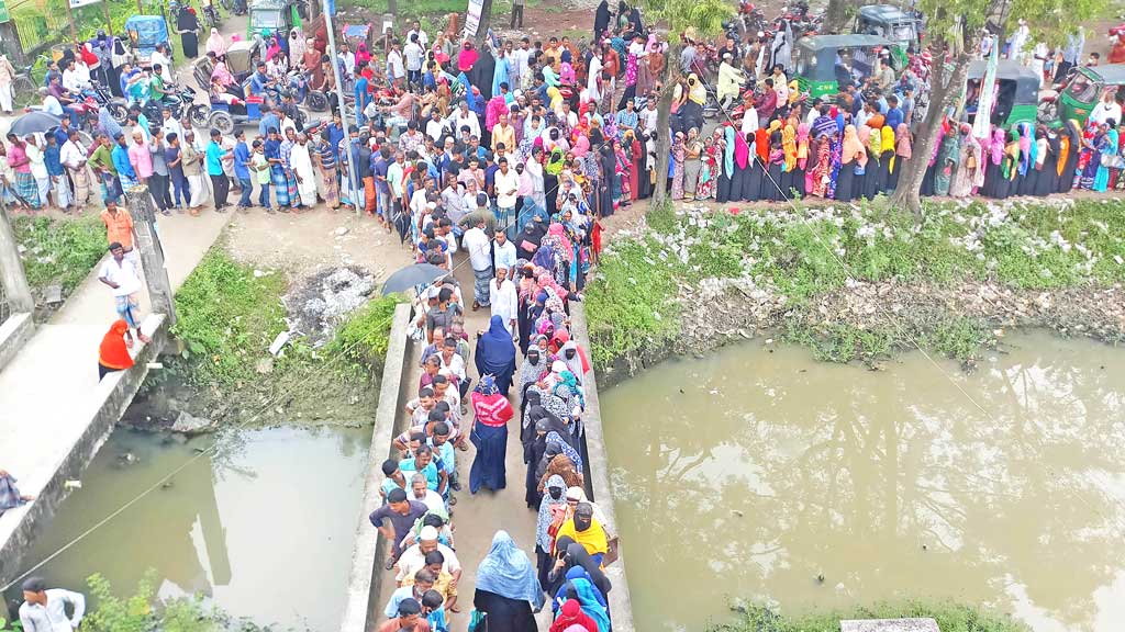 হাতিয়ায় রেজিস্ট্রেশন ছাড়াই দেওয়া হচ্ছে গণটিকা