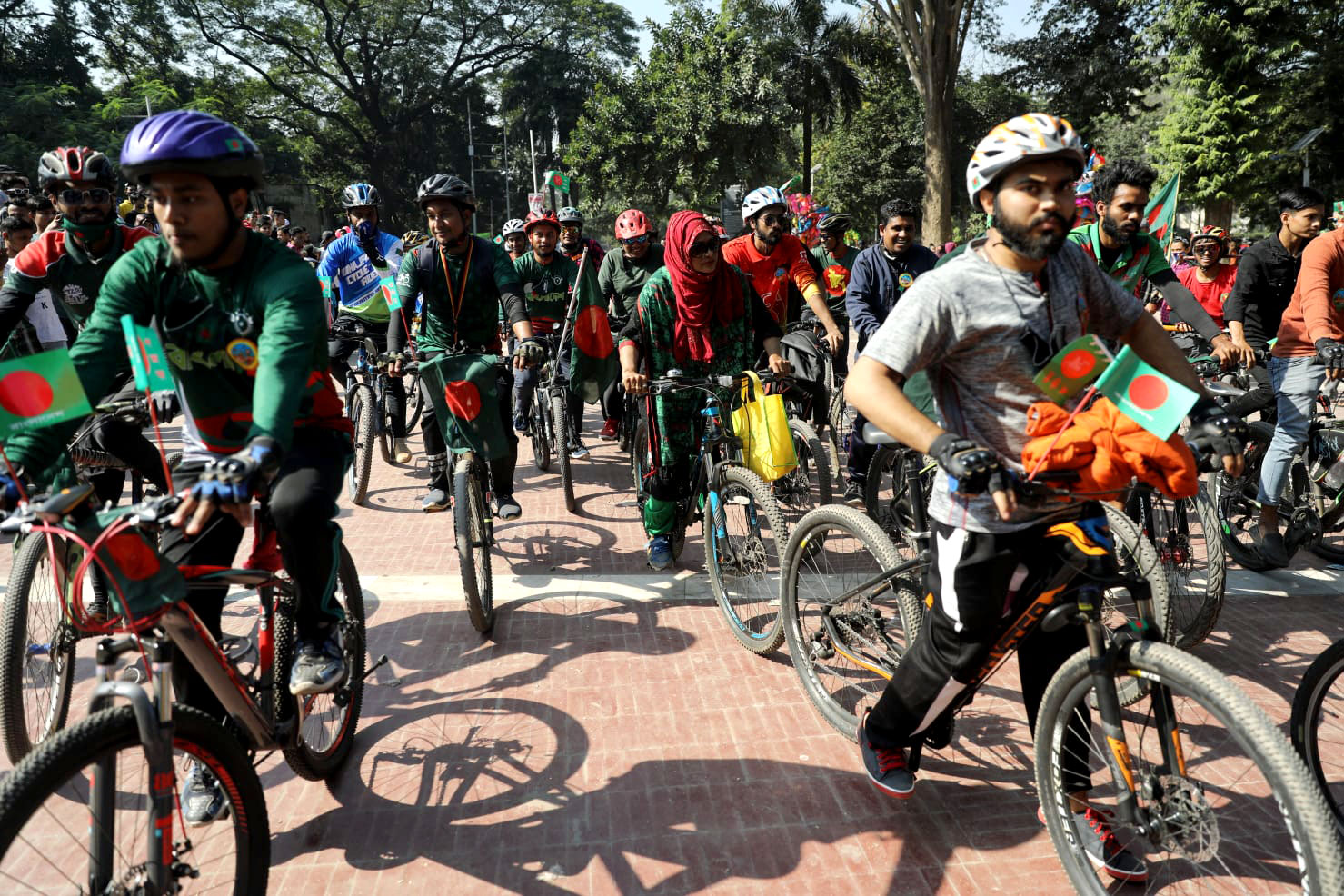 বিজয় দিবস উপলক্ষে সাইকেল র‍্যালি। শহীদ মিনার, ঢাকা। ১৬ ডিসেম্বর ২০২১। ছবি: সৈয়দ মাহামুদুর রহমান