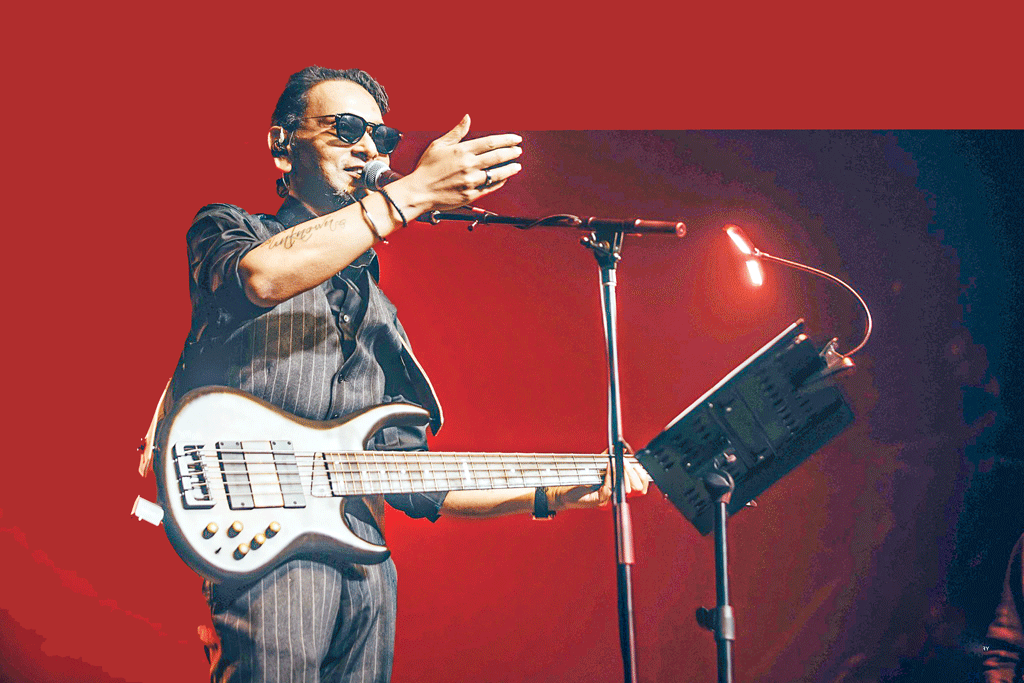 ‘আন্ধার’ সিনেমায়ও থাকছে বেজবাবা সুমনের গান