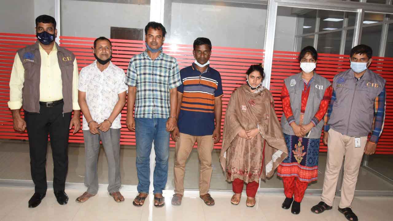 বিমানে চাকরি দেওয়ার নামে কোটি টাকা আত্মসাৎ: গ্রেপ্তার ৪