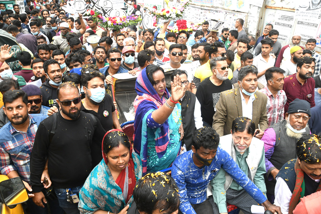 নারায়ণগঞ্জ সিটি করপোরেশন নির্বাচনে আওয়ামী লীগের মনোনীত মেয়র প্রার্থী ডা. সেলিনা হায়াৎ আইভী নগরের ১৫ নম্বর ওয়ার্ডের বিভিন্ন এলাকায় গণসংযোগ করেন। 