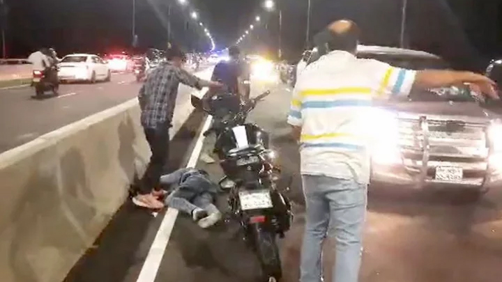 পদ্মা সেতুতে সড়ক দুর্ঘটনায় নিহত দুজনের মরদেহ হস্তান্তর