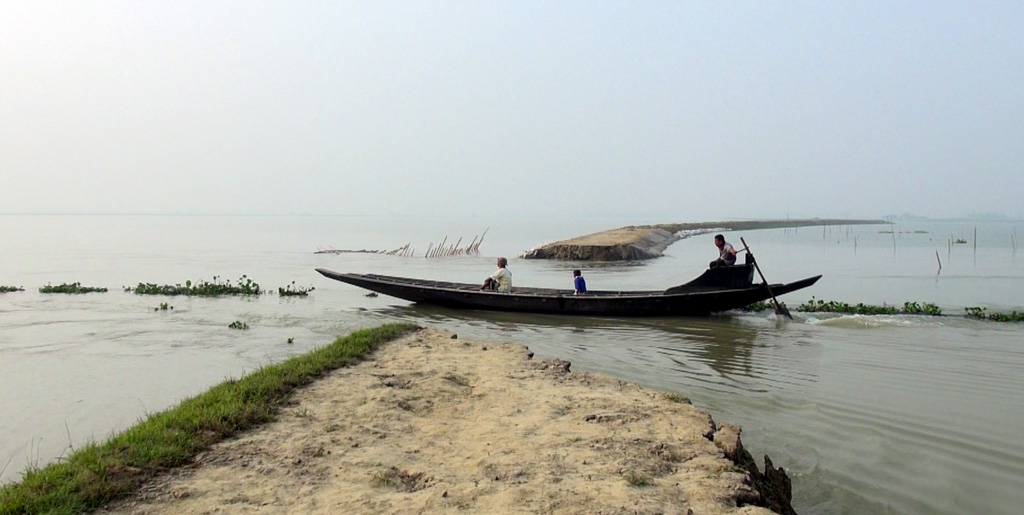 হাওরে ফসলহানি: প্রভাবশালীদের কারণে বাঁধ নির্মাণে অনিয়ম