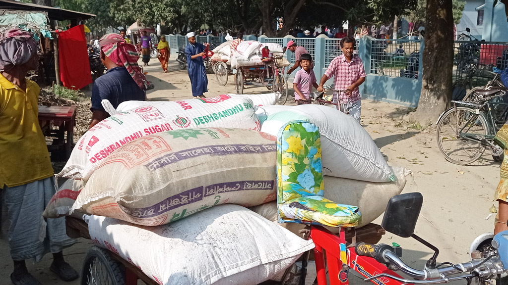 রাণীশংকৈলে ভিজিএফের চাল বিক্রি করে দিচ্ছেন সুবিধাভোগীরা