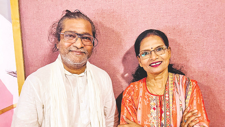 ‘নয়া মানুষ’ সিনেমায় শফি মণ্ডল ও চন্দনার গান