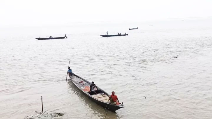 জনবল–জলযান সংকটে বাধাগ্রস্ত মা ইলিশ রক্ষা