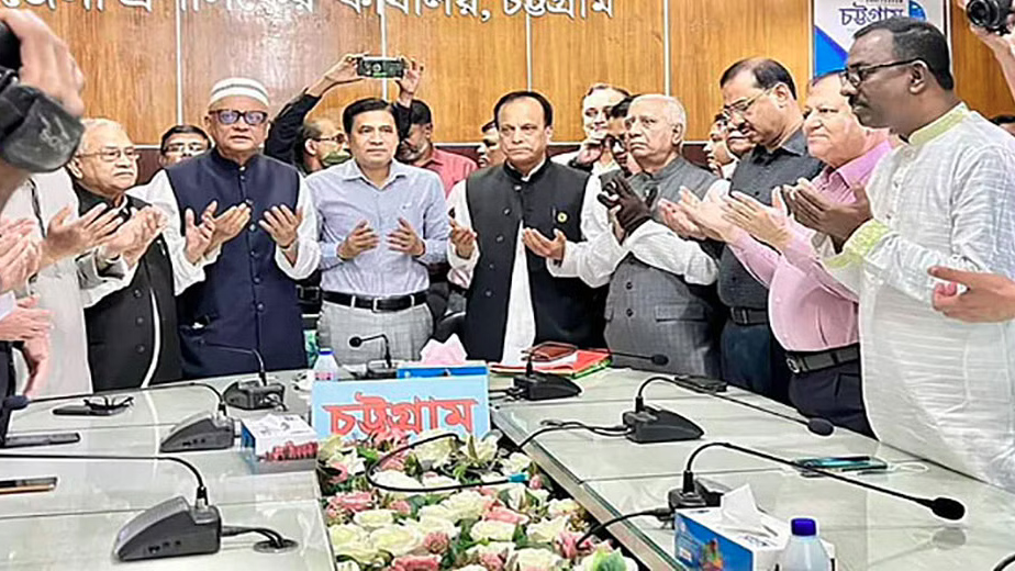 রিটার্নিং কর্মকর্তার পদ থেকে সরানো হলো চট্টগ্রামের ডিসিকে
